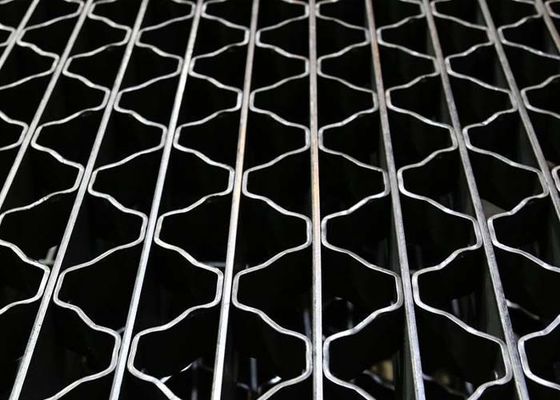 La grille rivetée a la capacité de charge élevée, surface antidérapage pour le plancher, passage couvert, escaliers, pont, couverture