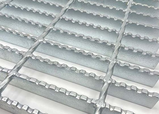 Portance élevée soudée dentelée et haute sécurité de grille en acier pour les bâtiments industriels, civils et commerciaux