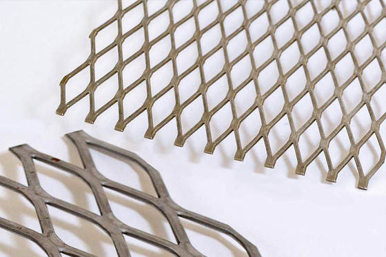 Métal augmenté aplati Mesh For Furniture, clôtures protectrices, support d'exposition, gardes, gril de barbecue