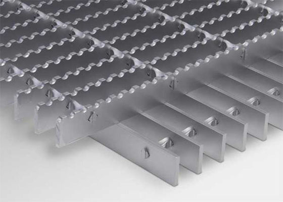 Grille en acier soudée pour des bandes de roulement d'escalier, la manière de promenade, la plate-forme et le divers plancher