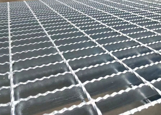 Grille en acier soudée pour des bandes de roulement d'escalier, la manière de promenade, la plate-forme et le divers plancher
