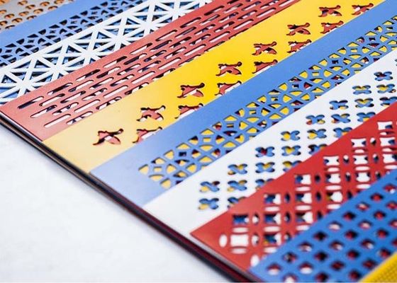 Le métal perforé décoratif a un appel esthétique dans la demande de plafond, façade, séparation