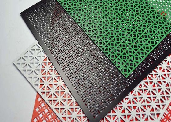 Le métal perforé décoratif a un appel esthétique dans la demande de plafond, façade, séparation