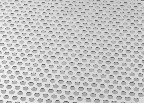 La feuille en aluminium perforée, poids léger perforé en aluminium de panneau en métal convient à la décoration architecturale