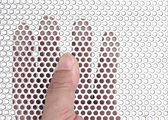 La feuille en aluminium perforée, poids léger perforé en aluminium de panneau en métal convient à la décoration architecturale