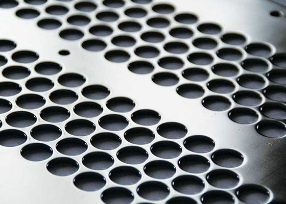 Tôle d'acier inoxydable perforée - Excellente capacité de poids et brillance pour la décoration architecturale et la ventilation