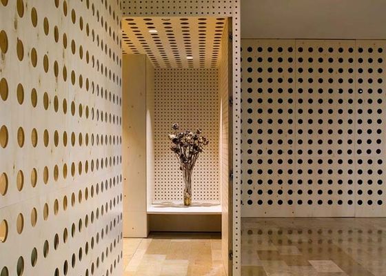 Mur interne en métal perforé créatif et conception intérieure moderne augmentant votre décor intérieur