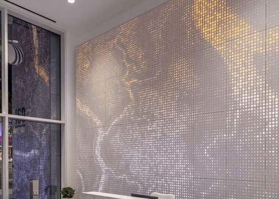 Mur interne en métal perforé créatif et conception intérieure moderne augmentant votre décor intérieur