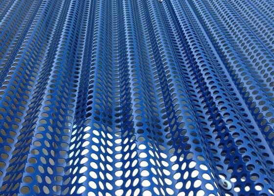 Les panneaux perforés ridés en métal ont adapté les modèles aux besoins du client arbitraires pour les panneaux architecturaux en métal