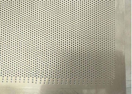Métal perforé par trou micro fait par la grande vitesse de poinçonneuse de commande numérique par ordinateur, la précision fine et les petits trous