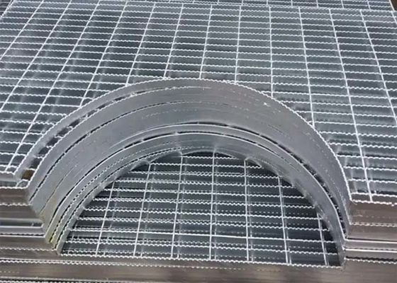Grille en acier irrégulière avec des formes spéciales et pour l'usage spécial pour l'usine, fontaine, canalisation, couverture d'arbre
