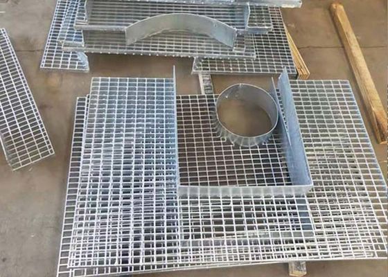 Grille en acier irrégulière avec des formes spéciales et pour l'usage spécial pour l'usine, fontaine, canalisation, couverture d'arbre