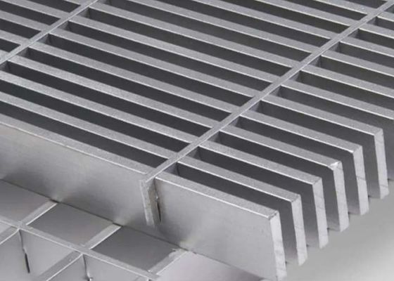 Grille en acier Presse-verrouillée – commune, intégrale, auvent, résistants pour la façade, la plate-forme, l'escalier ou l'étagère de construction
