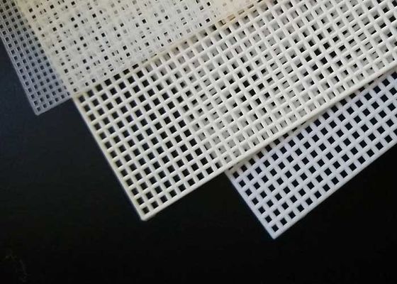 Plaque perforée en plastique léger pour la séparation des filtres