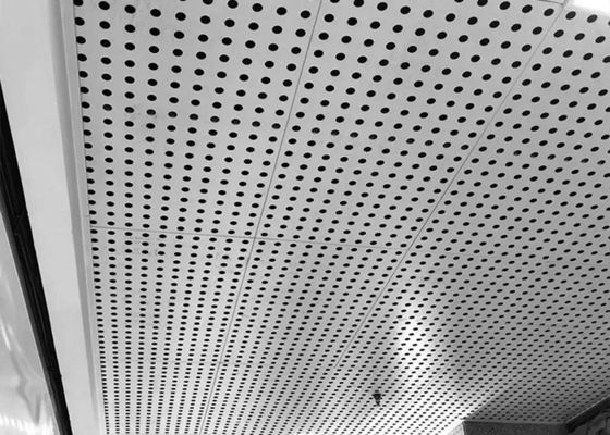 1Épaisseur.5 mm Plafond métallique perforé en aluminium Apparence monolithique pour les rénovations