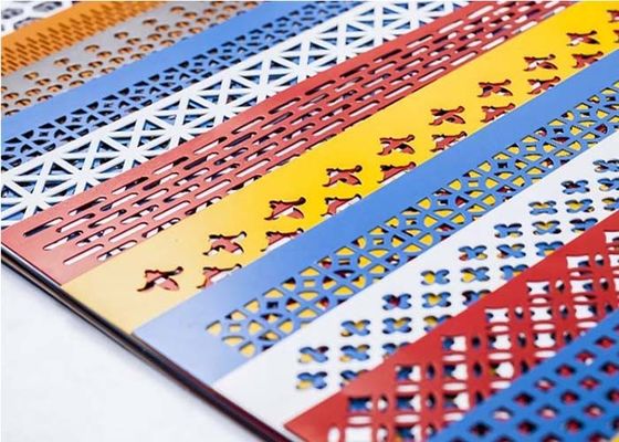Panneaux de treillis métalliques perforés ronds, diamètres de trous variés pour les applications industrielles