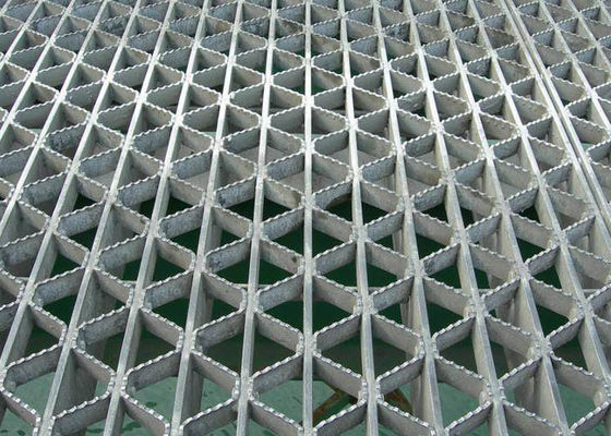 Grille en acier riveté Espacement des barres portantes 3/4" Capacité de charge élevée