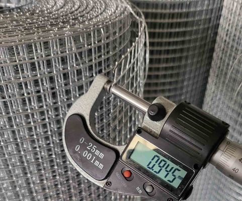 2.5-25cm trou 1 2 Galvanisée filet de fil soudé Avec 1mm-10mm Diamètre 0,4-2m largeur