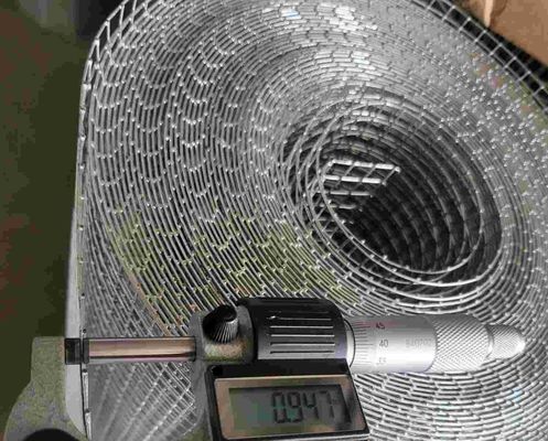 2.5-25cm trou galvanisé panneaux de treillis métalliques soudés 1 12 pouces par 1 pouce