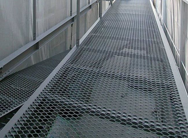 Grille augmentée en métal pour la marche sûre
