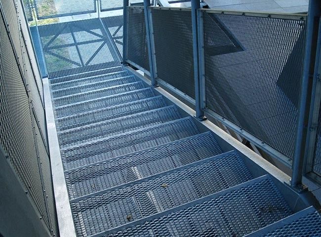 grille augmentée en métal