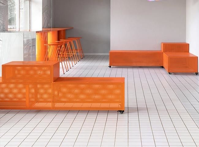 le trou rond a perforé le métal pour des tables et des chaises